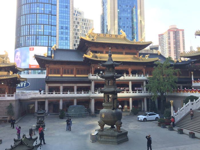jingan_temple_courtyard.jpg
